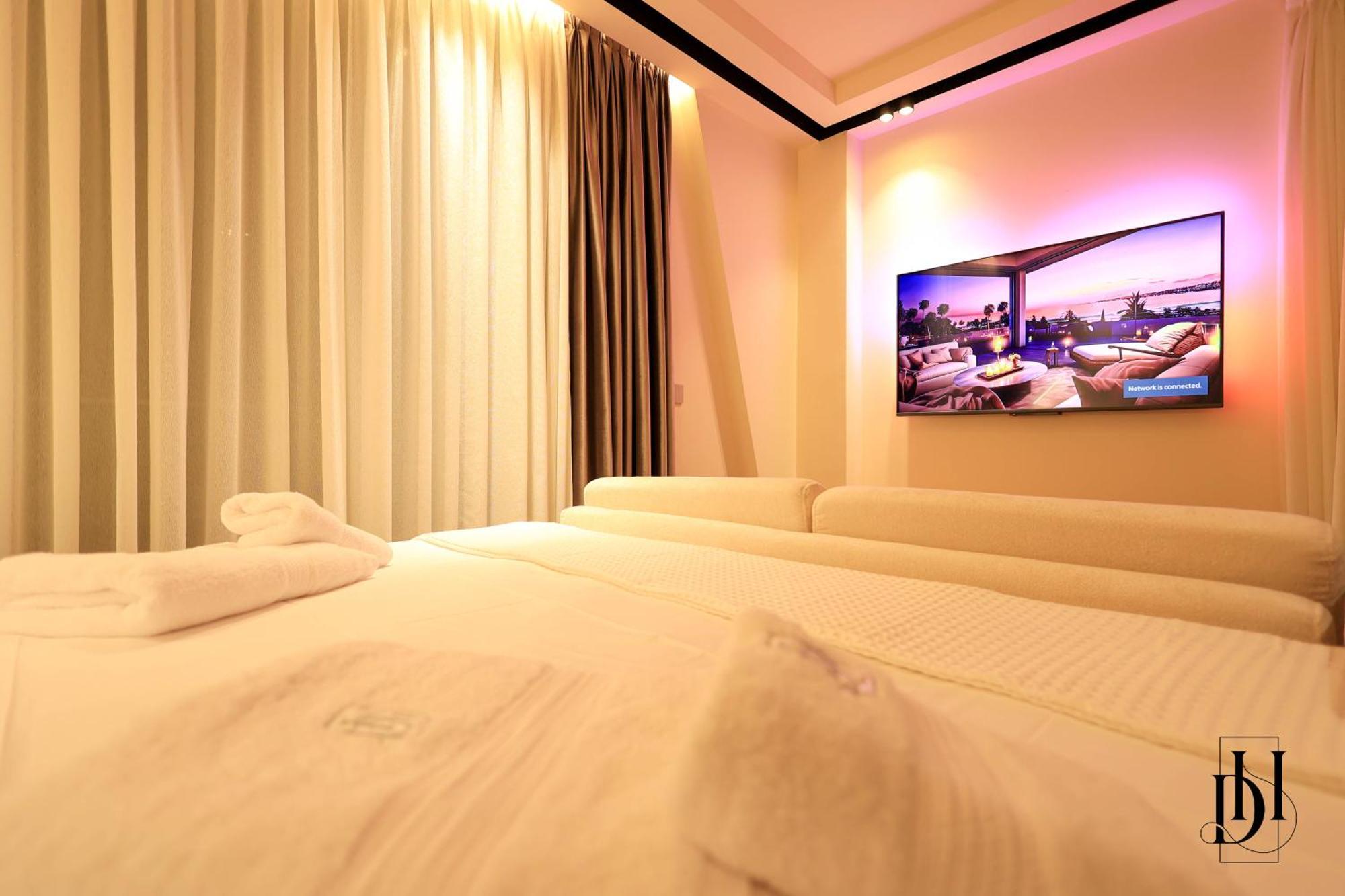 Hotel Deha & *