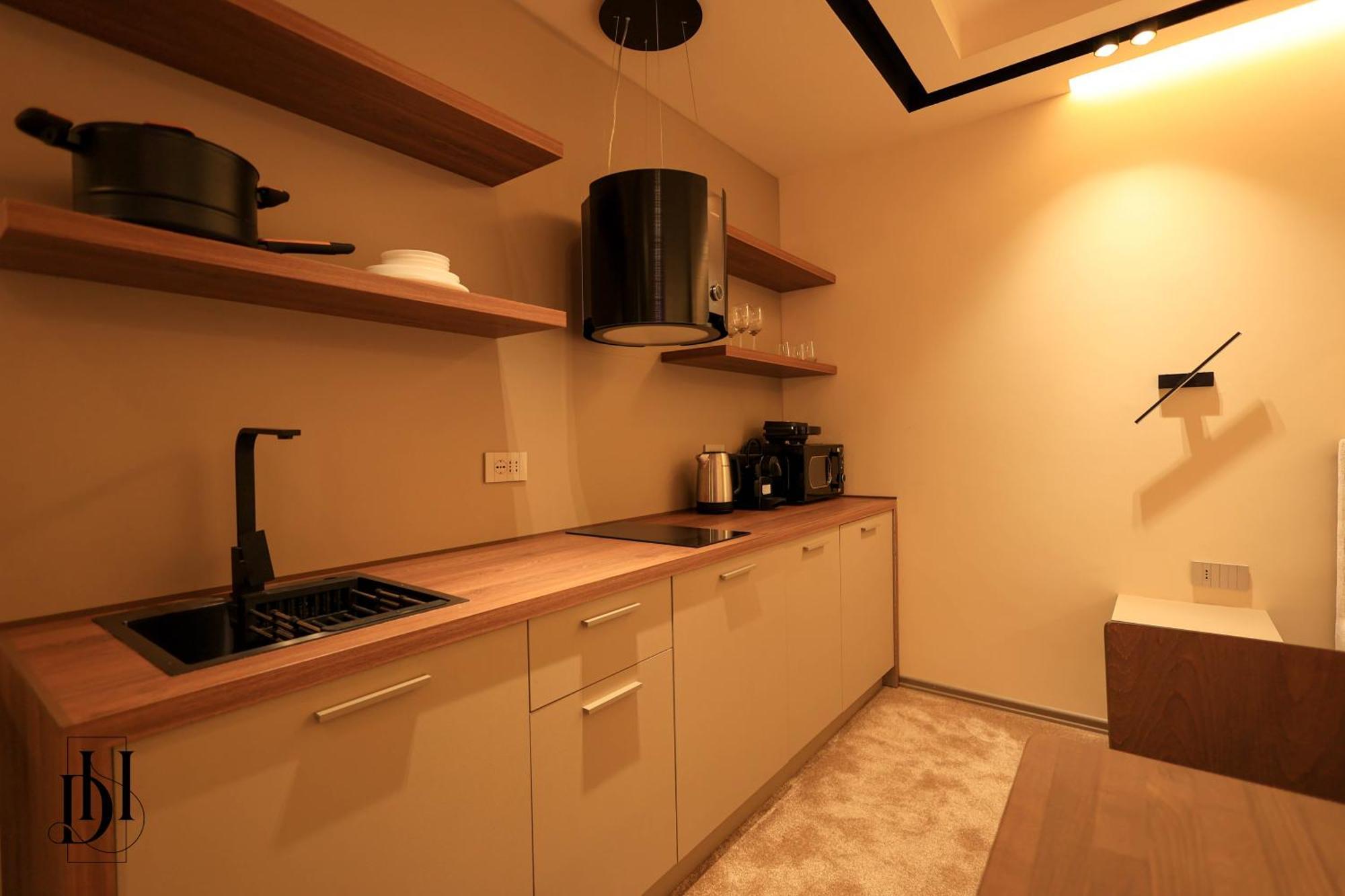 Hotel Deha & *
